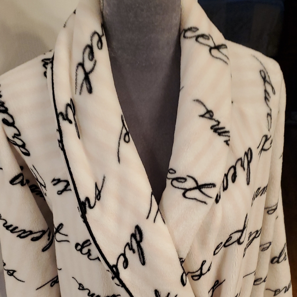 Victoria's Secretpinkand Black Script Robe - Picture 3 of 8